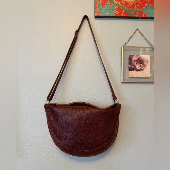Portland Leather Large Koala Sling in Nutmeg - Picture 5 of 6